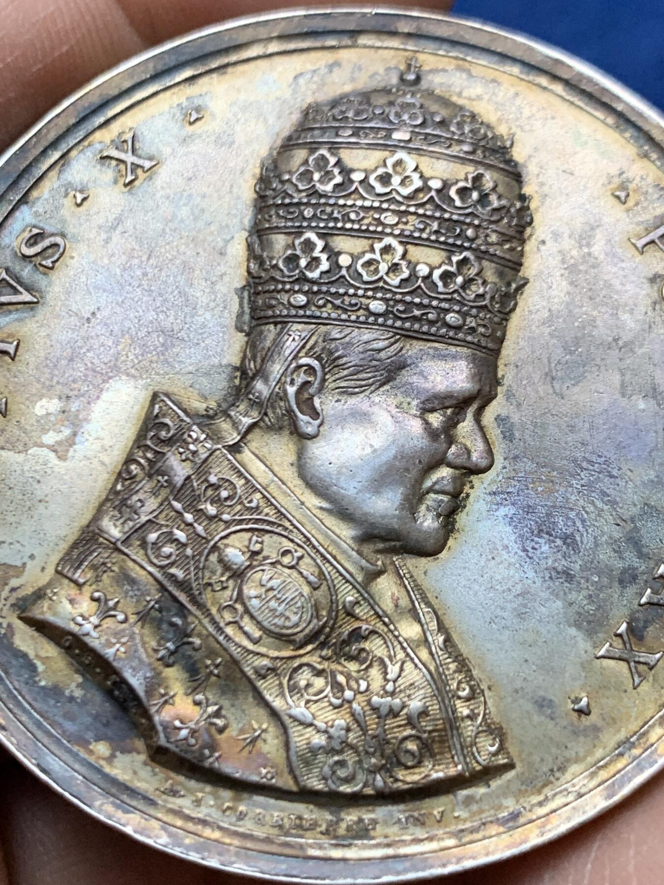 《竞宝斋》第470场 周日，周一，周二 3场连拍 （全场包邮）欢迎送拍 教皇庇护十世教皇训令纪念银章 47.6克 51.8mm