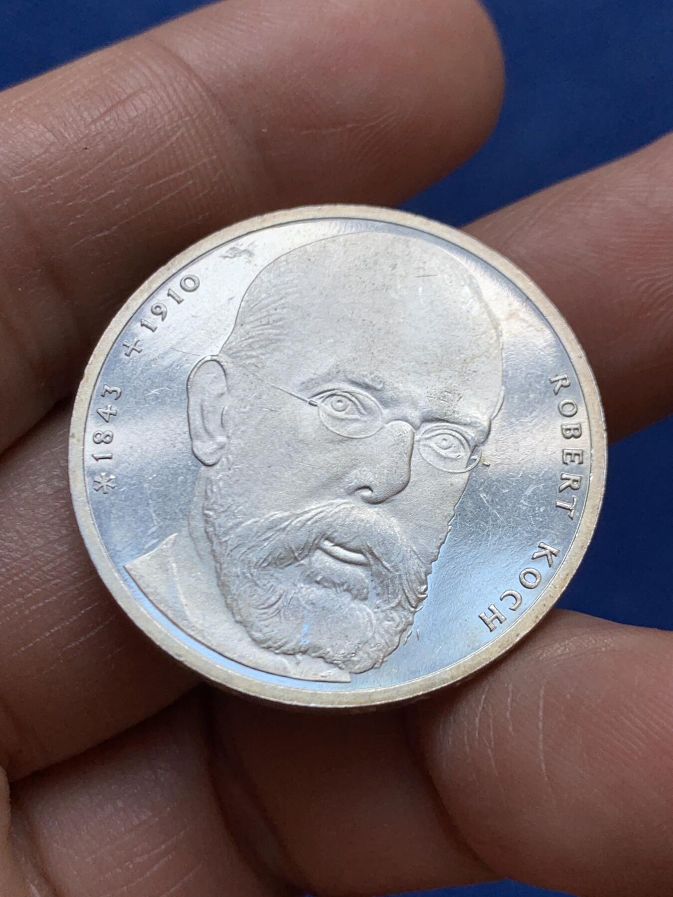 《竞宝斋》第470场 周日，周一，周二 3场连拍 （全场包邮）欢迎送拍 西德联邦德国1993年医学家科赫10马克银币，重约15.4克，原光带彩