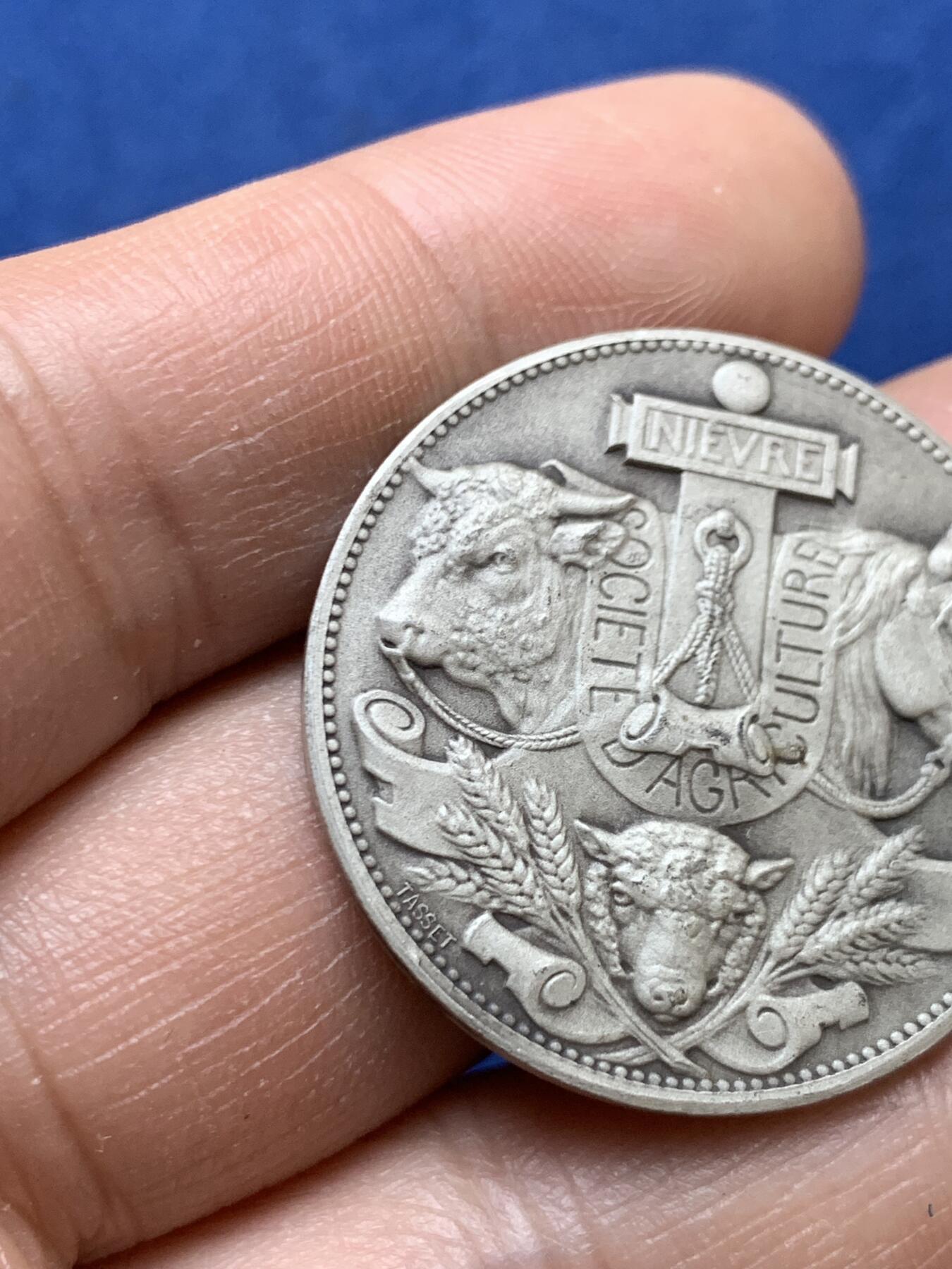 《竞宝斋》第470场 周日，周一，周二 3场连拍 （全场包邮）欢迎送拍 法国涅夫勒省农业协会银章 15.75克 32mm 丰饶角1银标