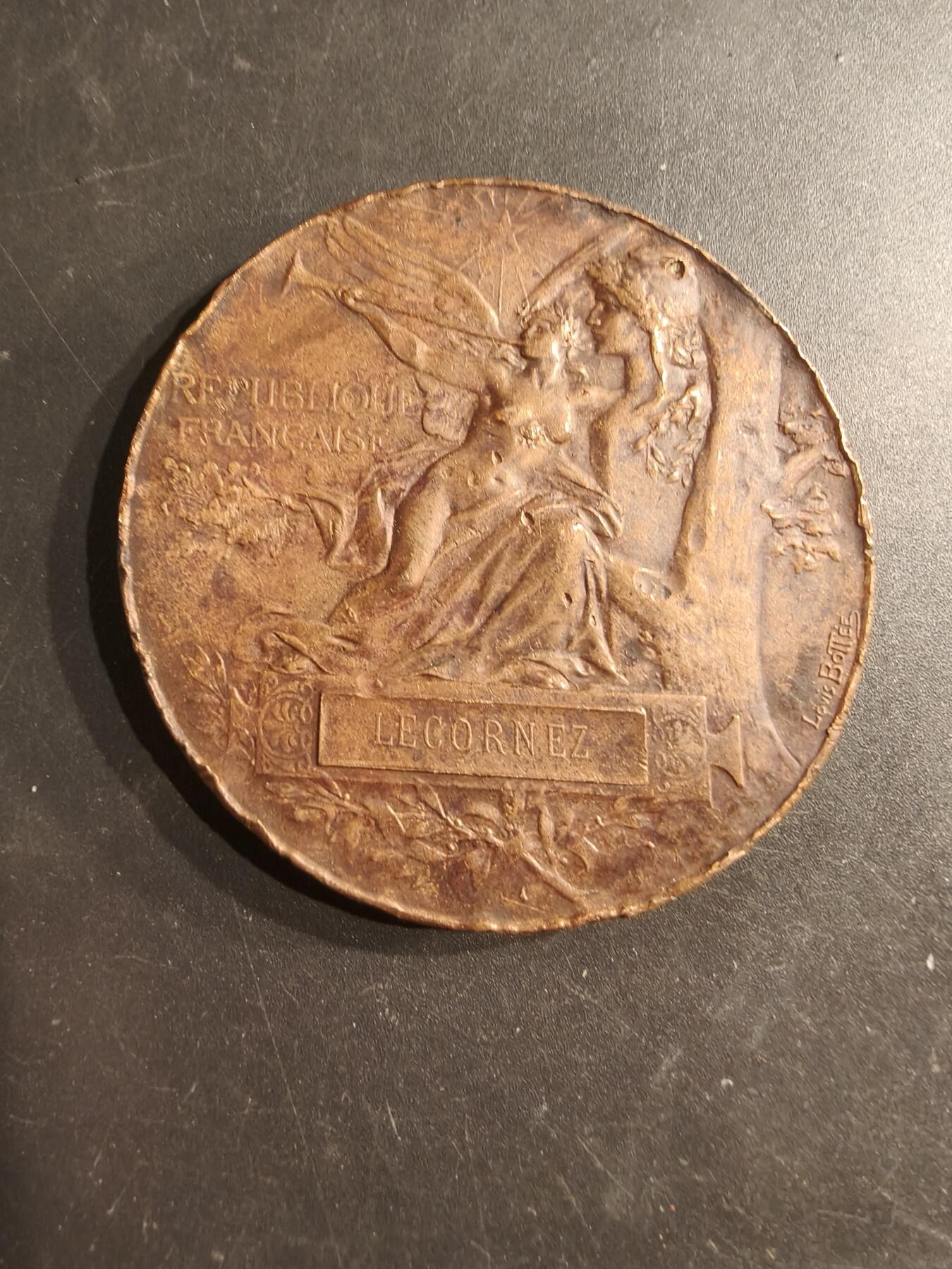 老王徽章第187期 法国1889巴黎世博会大铜章    直径64mm    重量109g