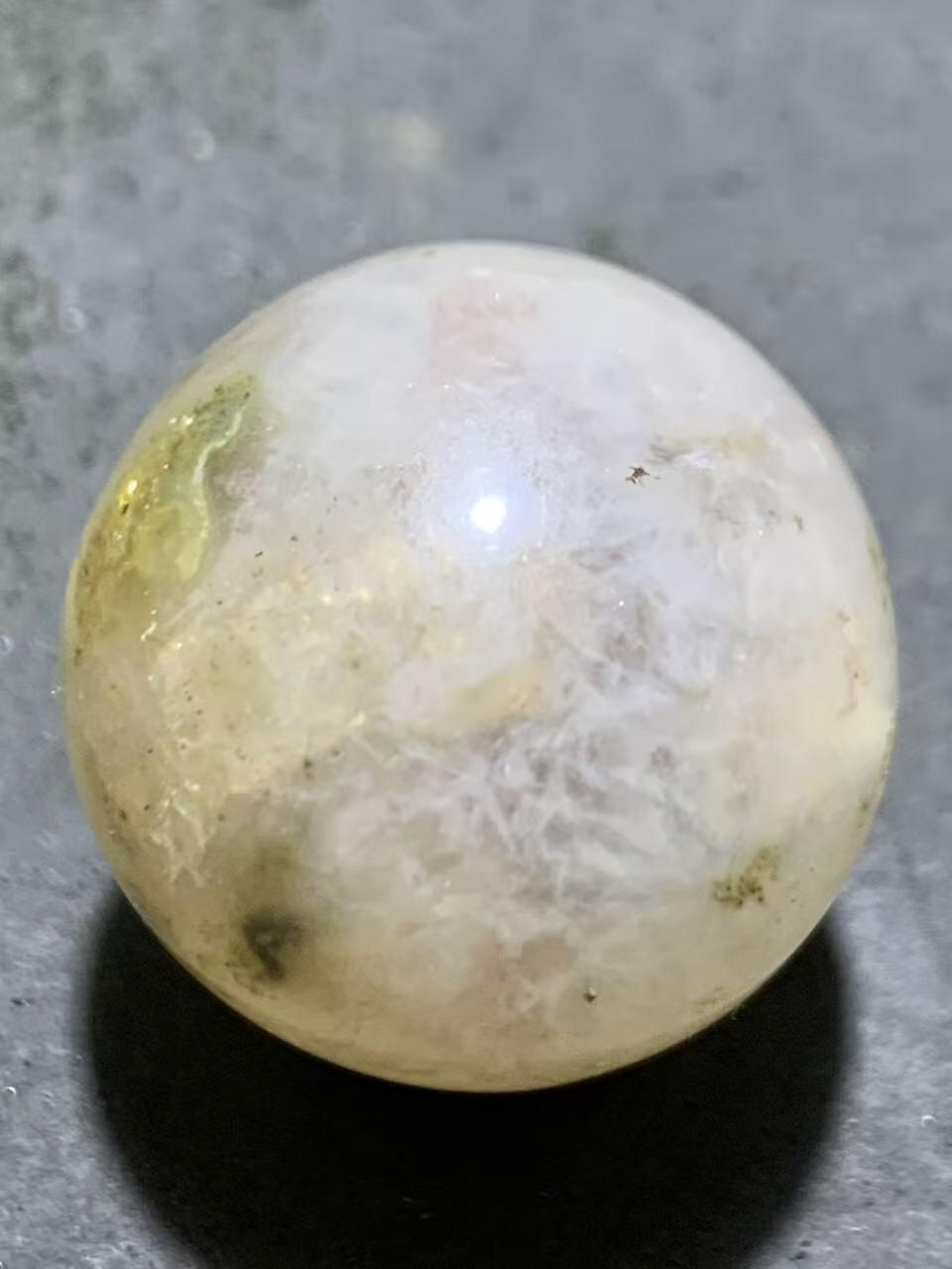 精美原皮满冰飘糖心料战国红玛瑙圆珠一颗！