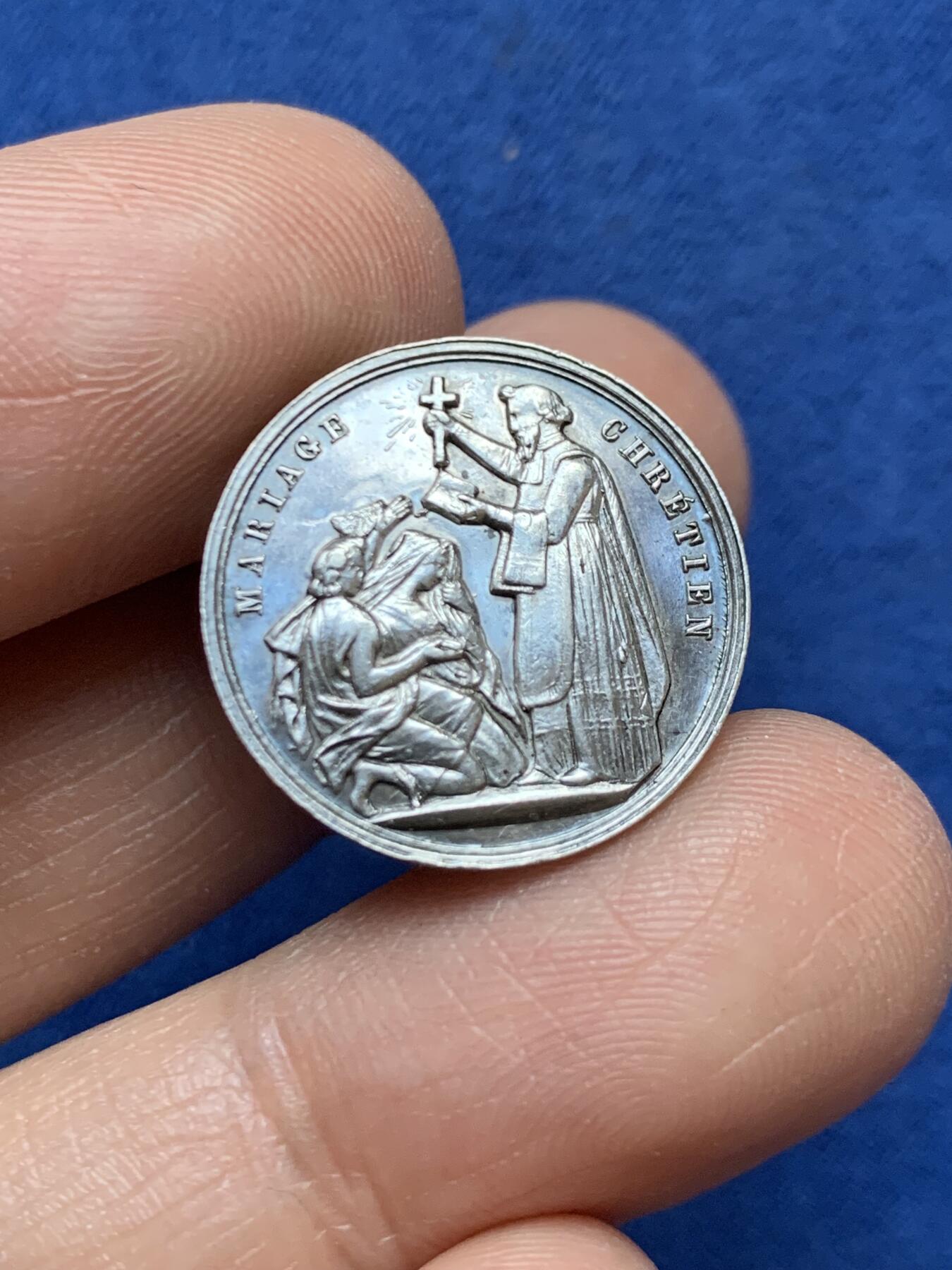 《竞宝斋》第470场 周日，周一，周二 3场连拍 （全场包邮）欢迎送拍 法国婚姻与爱情纪念银章 背面无刻字 3.05克 20mm