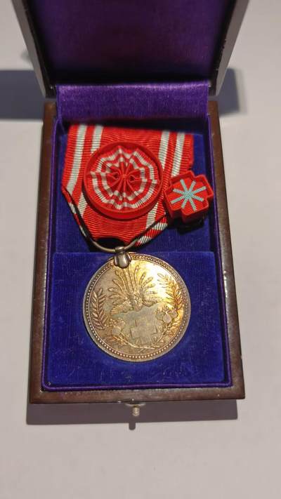 东亚勋章徽章主题拍卖 ⑨ - 早期赤十字有公章（纯银 含银量高版本 盒子完美变色）