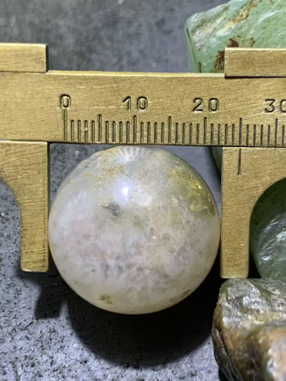 精美原皮满冰飘糖心料战国红玛瑙圆珠一颗！