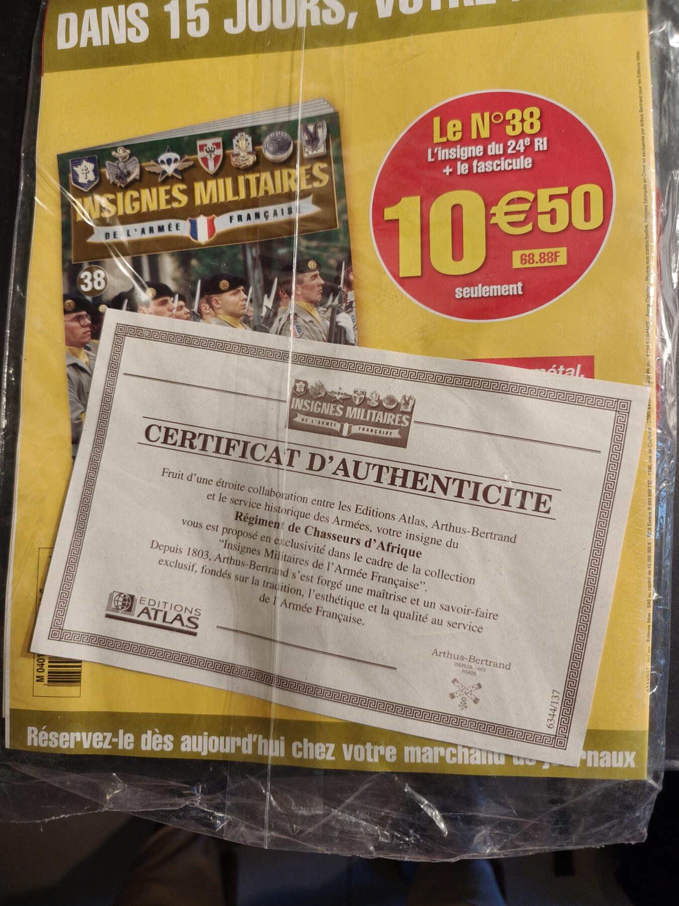 老王徽章第187期 法国第11非洲猎兵团证章      带证书和单位介绍杂志    亚瑟贝特朗原盒
