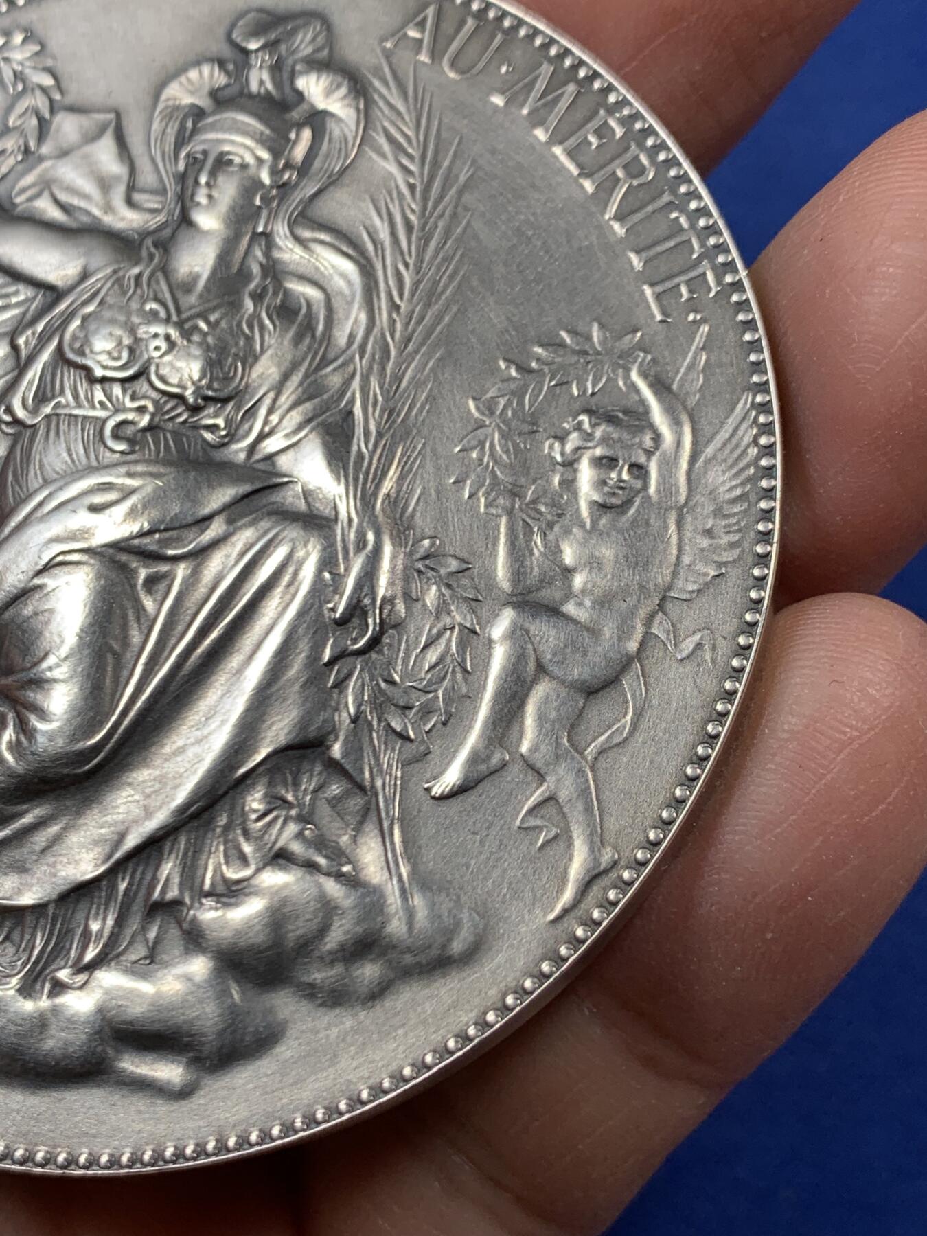 《竞宝斋》第470场 周日，周一，周二 3场连拍 （全场包邮）欢迎送拍 名家夏普兰作 1924年法国圣埃蒂安商业法庭大银章 150.5克 68mm 丰饶角银标 带盒