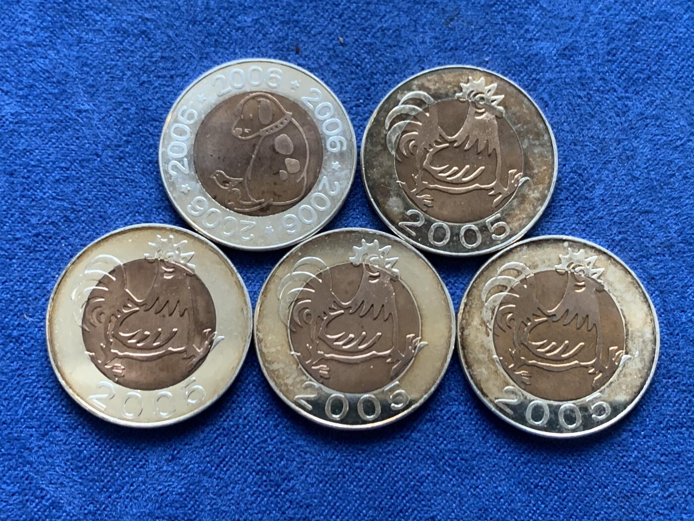 《竞宝斋》第470场 周日，周一，周二 3场连拍 （全场包邮）欢迎送拍 五枚一组 日本套币拆出小双材质纪念章，外圈为925银，内芯为铜 总重30.6g