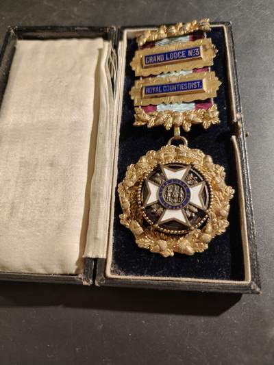 老王徽章第187期 - 英国皇家野牛兄弟会奖章   925银镀金珐琅    原盒     83.8g