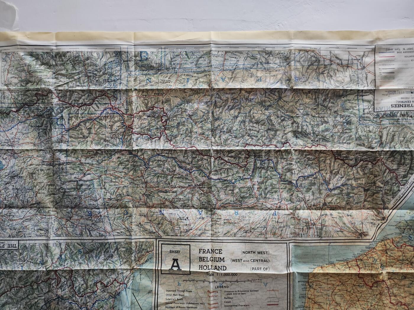 南水社第3次拍卖 春季专场 二战英军／美军MI9 43A/B 1:1,000,000 双面丝质逃生地图 包含法国 瑞士和西班牙边界盟军飞行员空降兵 战略情报局