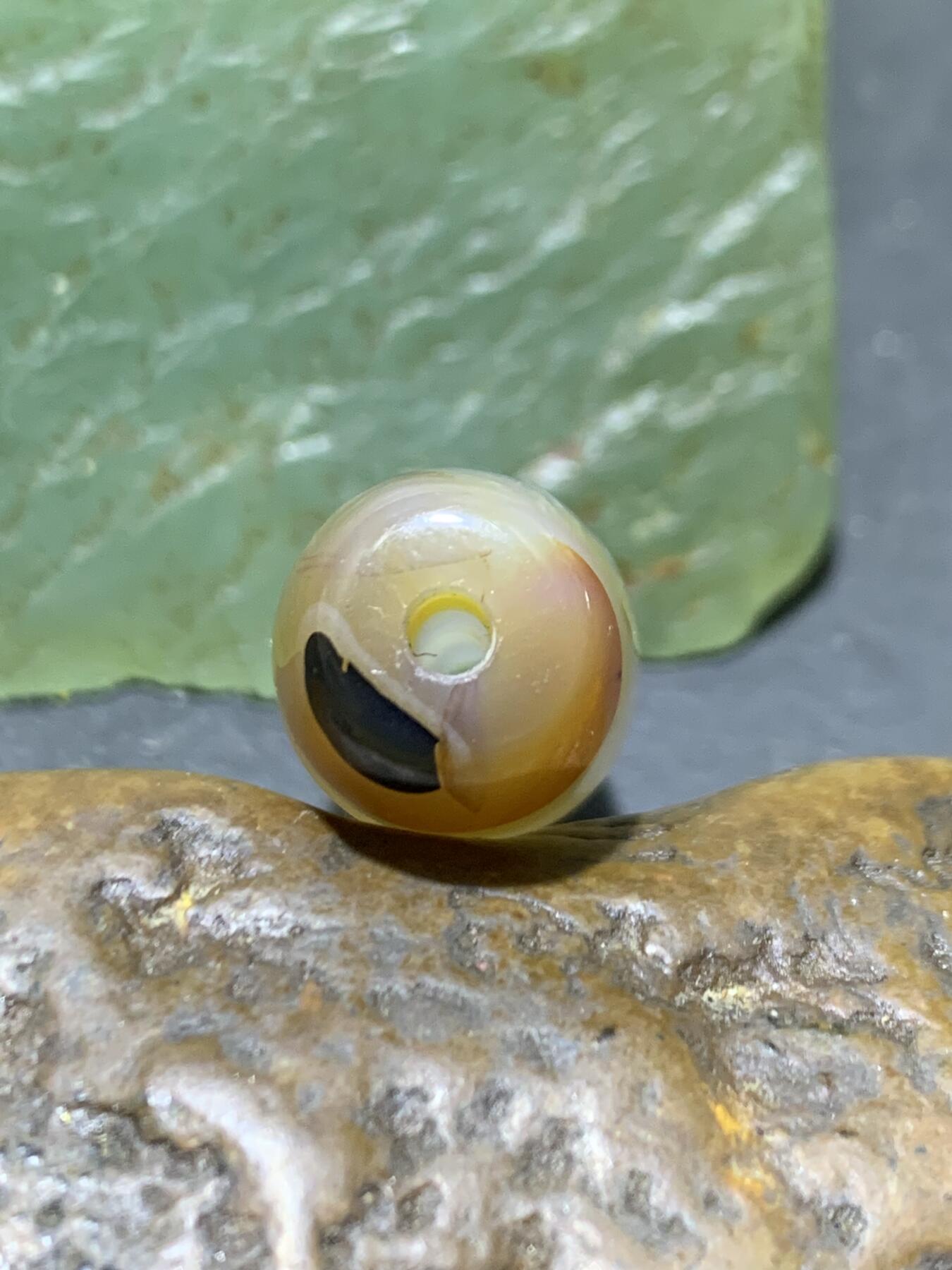 精美高玉化千层纹缠丝玛瑙手工雕刻道字桶珠一个