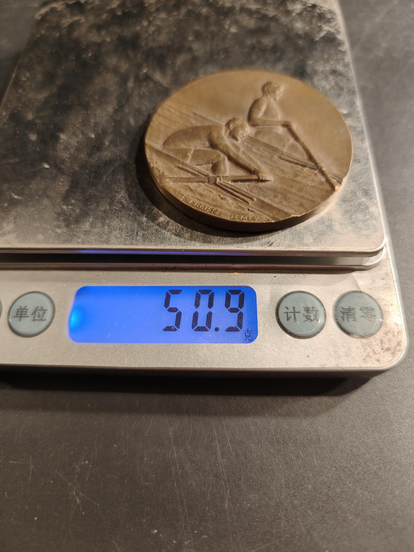 老王徽章第187期 法国鲁昂省议会赠大铜章   划船竞赛主题     直径50mm    重量50.9g