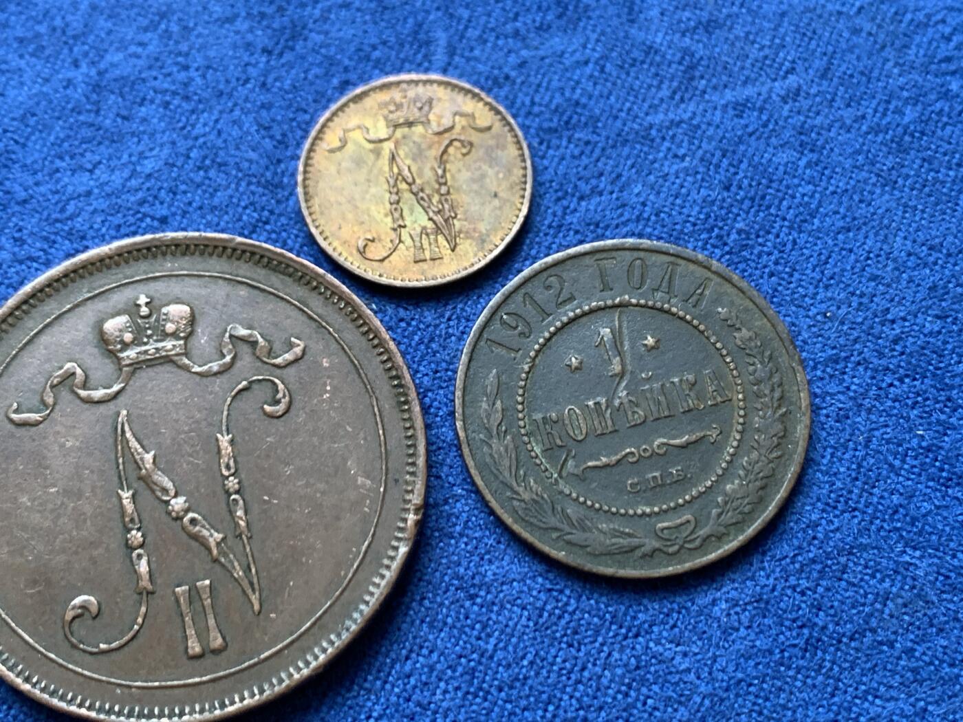 《竞宝斋》第470场 周日，周一，周二 3场连拍 （全场包邮）欢迎送拍 三枚一组 铜币：芬兰1909年1芬妮铜币，芬兰1915年10芬妮铜币，沙皇俄国1912年1戈比铜币