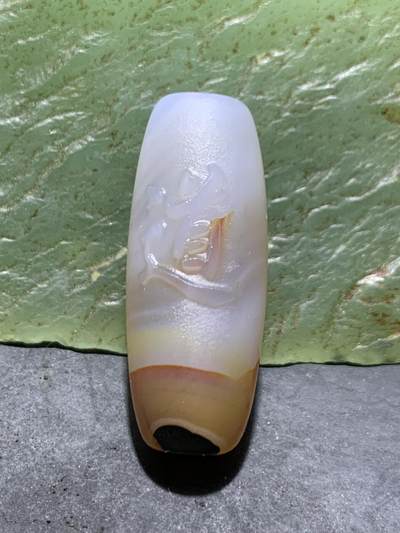 精美高玉化千层纹缠丝玛瑙手工雕刻道字桶珠一个 - 精美高玉化千层纹缠丝玛瑙手工雕刻道字桶珠一个