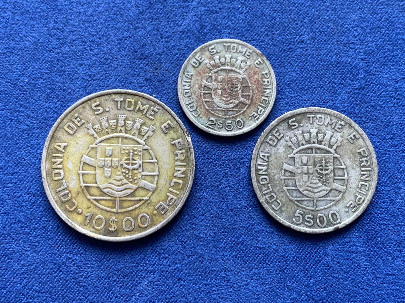 《竞宝斋》第470场 周日，周一，周二 3场连拍 （全场包邮）欢迎送拍 三枚一组 葡属圣多美和普林西比 1939年 10、5、2.5埃斯库多 银币 传世包浆 少见品种