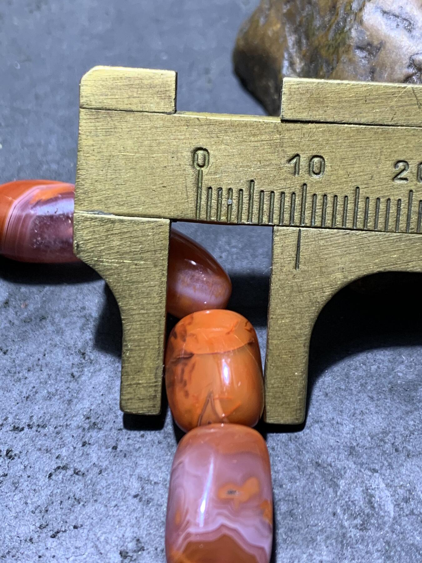 精美川料红白南红玛瑙随形单圈手串一条