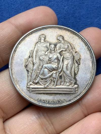 《竞宝斋》第470场 周日，周一，周二 3场连拍 （全场包邮）欢迎送拍 - 法国国家艺术银质奖章 高浮雕三女神 38.6克40.8mm 丰饶角银标 细节见图