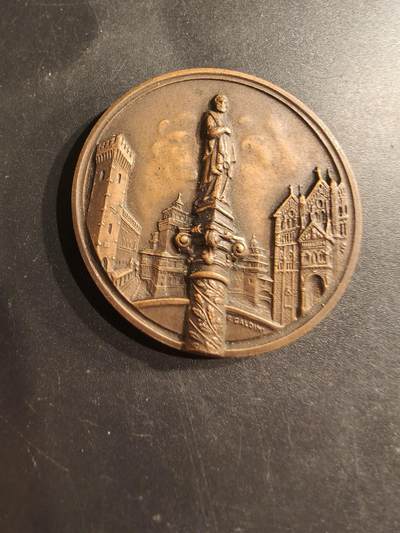 老王徽章第187期 - 意大利费拉拉市大铜章    高浮雕    直径41mm    重量37.4g