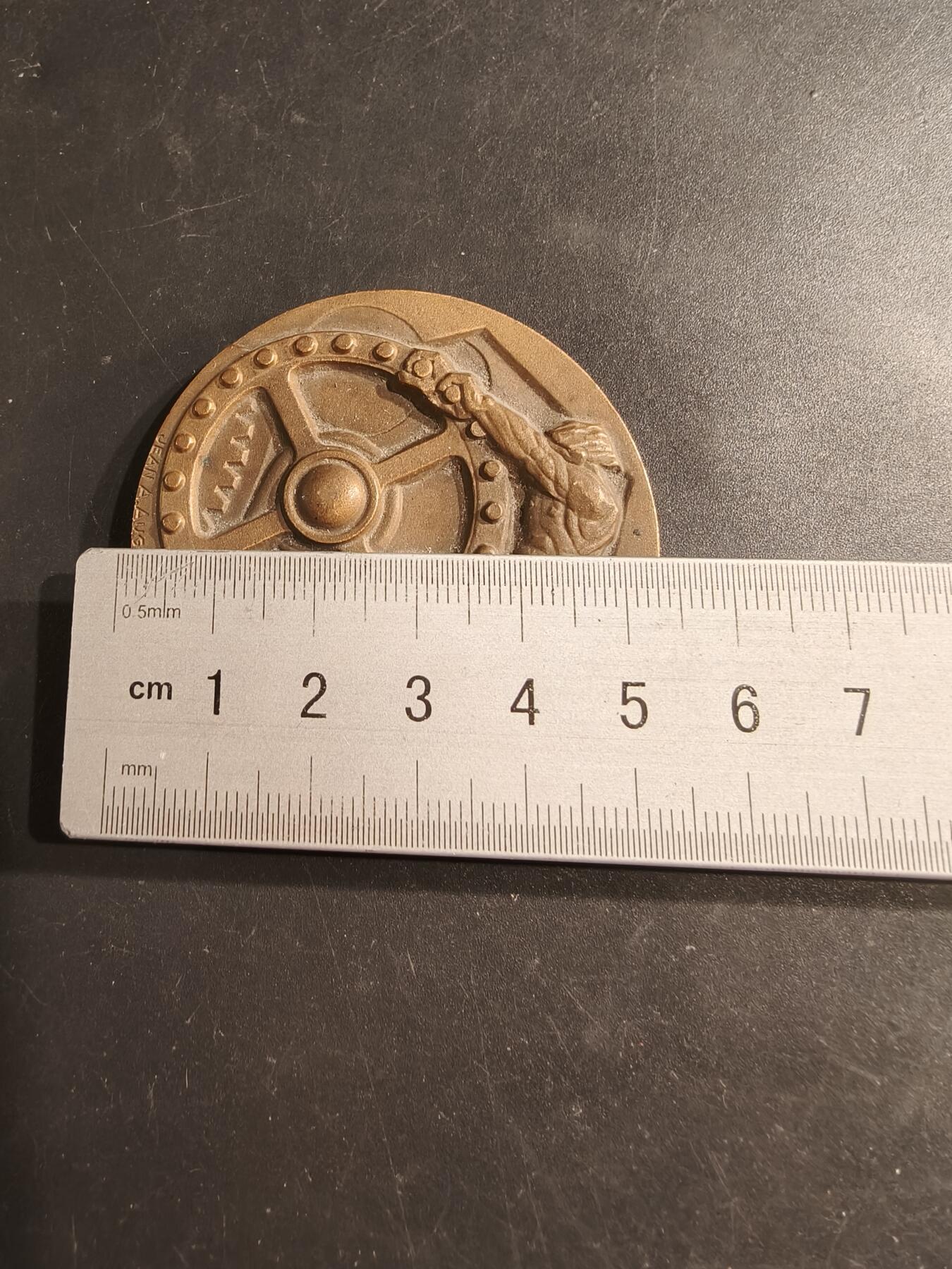 老王徽章第187期 法国机械加工与金属制造联合会大铜章     直径54mm    重量90.9g