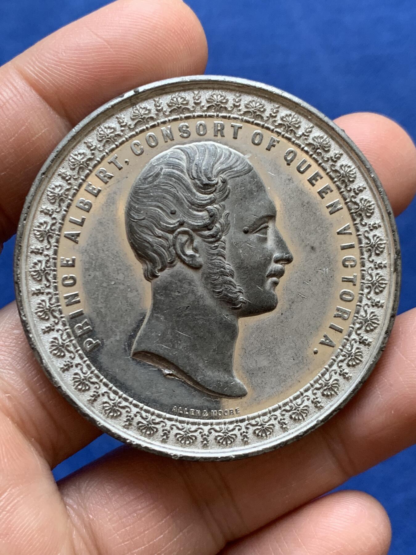 《竞宝斋》第470场 周日，周一，周二 3场连拍 （全场包邮）欢迎送拍 1851年伦敦世博会锌章 重约37.6克 50.8mm