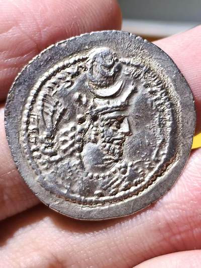 星盘世界钱币拍卖 - 极品波斯萨珊帝国瓦赫兰五世德拉克马银币 中期里造币风格非常耐看的一位，也是板式极度单一的一位，此枚币包浆熟美，打制清晰，非常漂亮