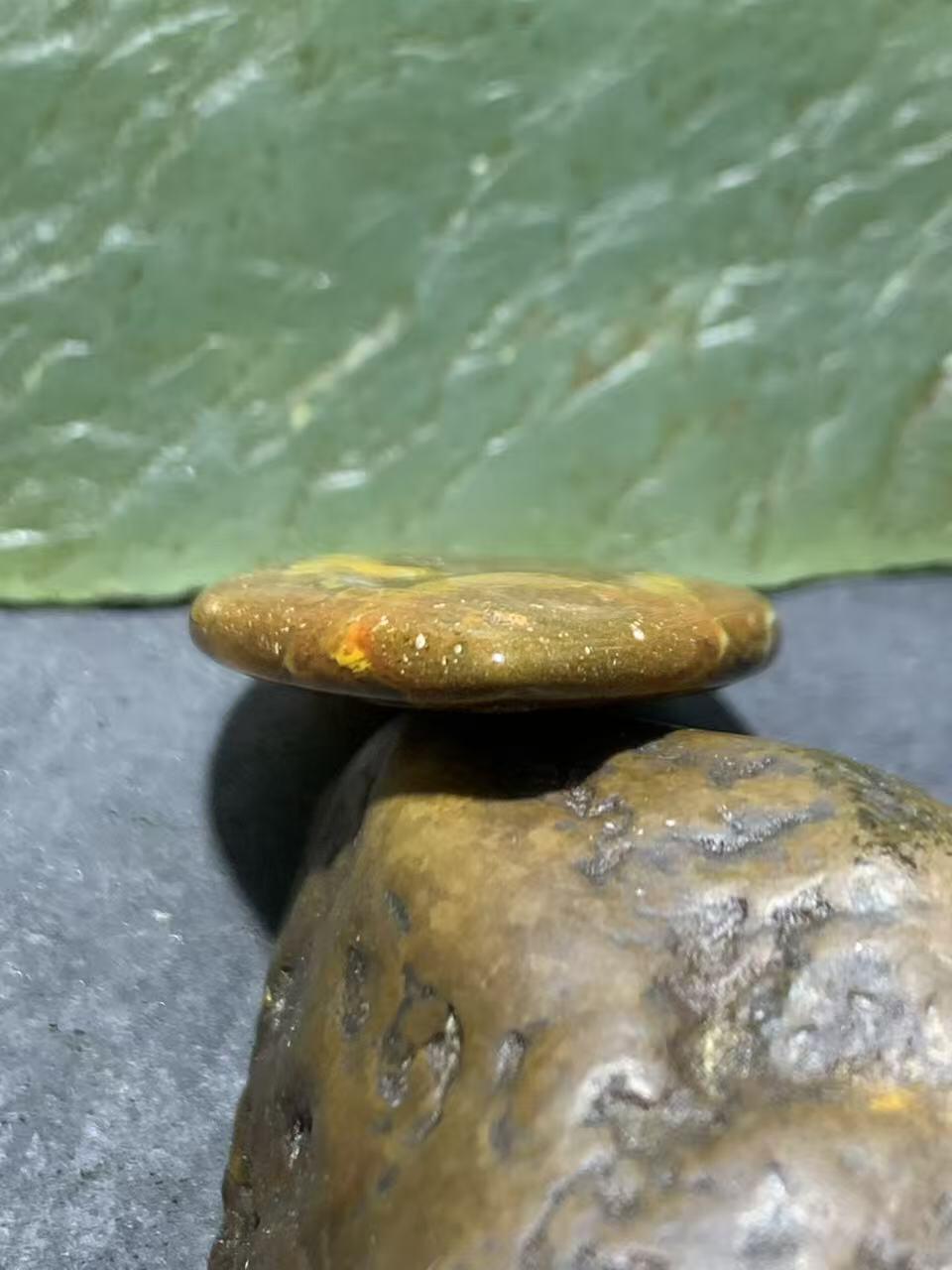 精美高玉化冰飘原皮草花纹战国红玛瑙吊坠一个，