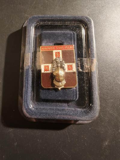 老王徽章第187期 - 法国陆军第5步兵团证章    亚瑟贝特朗原盒