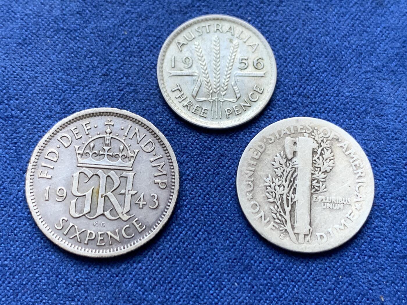 《竞宝斋》第470场 周日，周一，周二 3场连拍 （全场包邮）欢迎送拍 三枚一组 澳大利亚1956年3便士，500银，1.4克 + 英国1943年乔治六世6便士，500银，2.73克 + 美国1929年墨丘利10美分，900银，2.35克