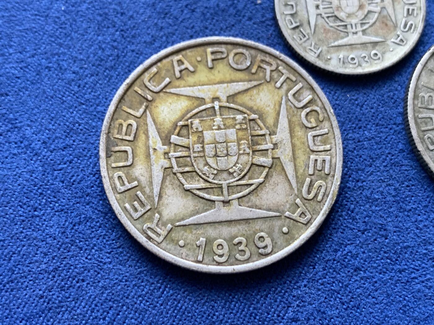 《竞宝斋》第470场 周日，周一，周二 3场连拍 （全场包邮）欢迎送拍 三枚一组 葡属圣多美和普林西比 1939年 10、5、2.5埃斯库多 银币 传世包浆 少见品种