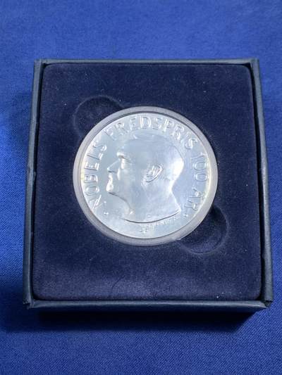 《竞宝斋》第470场 周日，周一，周二 3场连拍 （全场包邮）欢迎送拍 - 挪威2001年100挪威克朗银币 诺贝尔和平奖百年纪念 33.6克 925银 发行量5万 盒证全（盒子背面就是证）