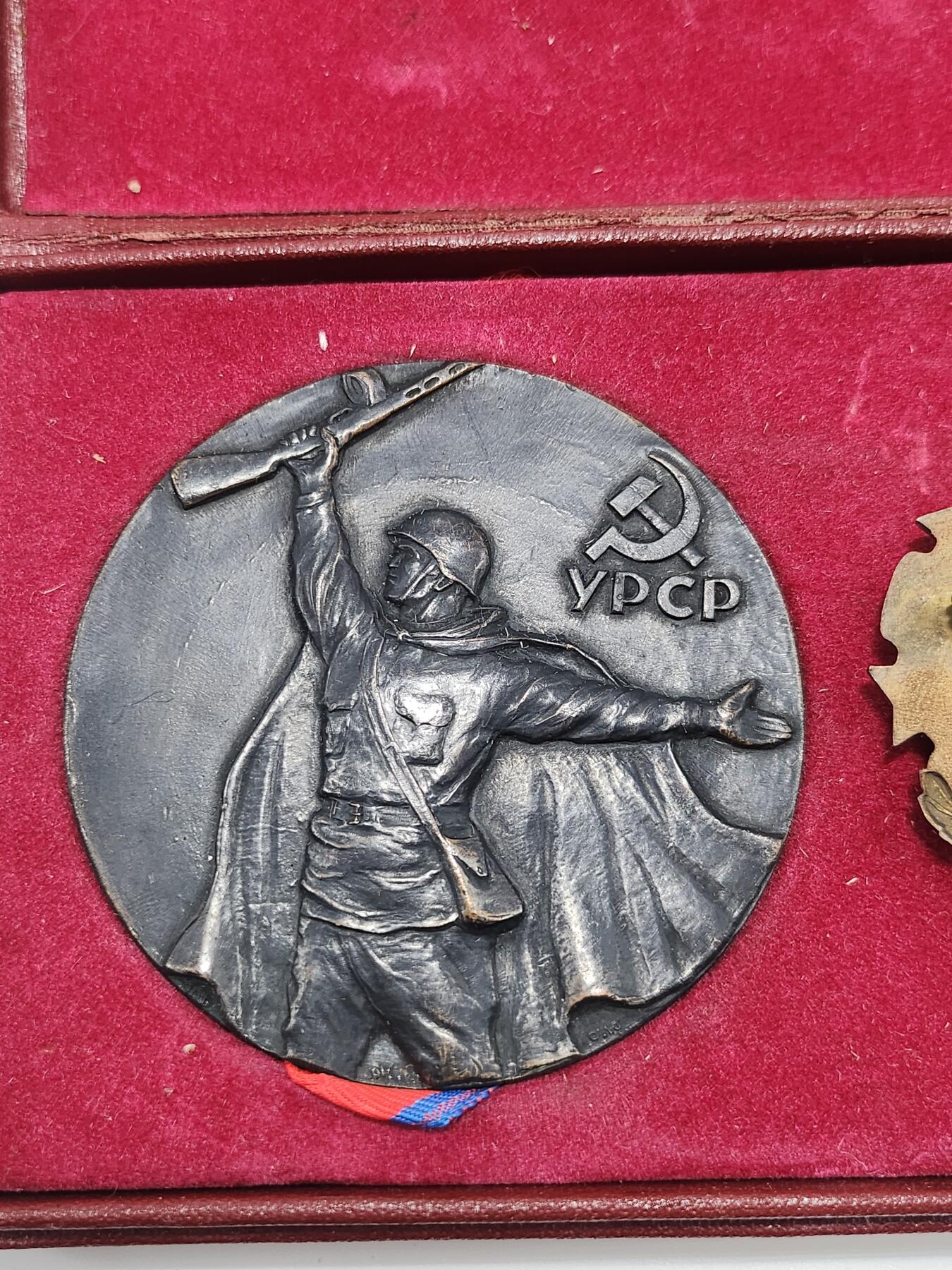 南水社第3次拍卖 春季专场 乌克兰苏维埃社会主义共和国解放25周年纪念章带盒