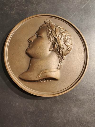 老王徽章第187期 - 法国拿破仑皇太子洗礼大铜章    直径11.4cm     重量657.7g