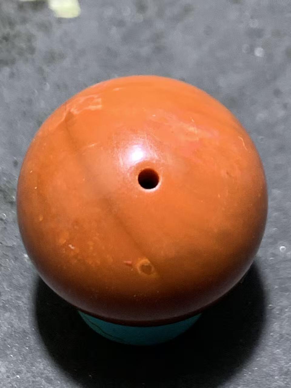 南红玛瑙柿子红圆珠一颗，