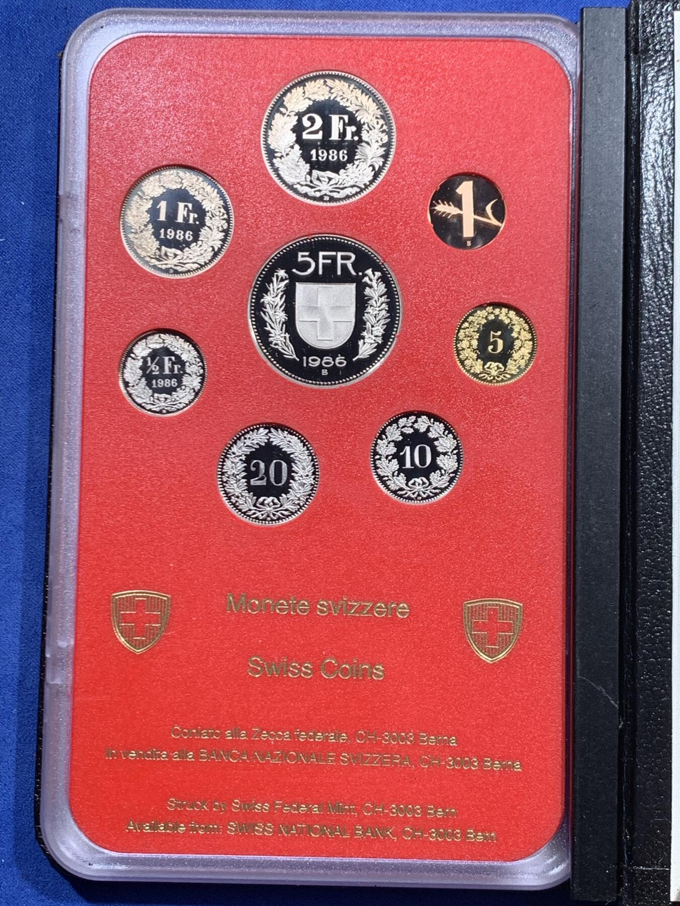 《竞宝斋》第470场 周日，周一，周二 3场连拍 （全场包邮）欢迎送拍 瑞士1986年精制套币 册装