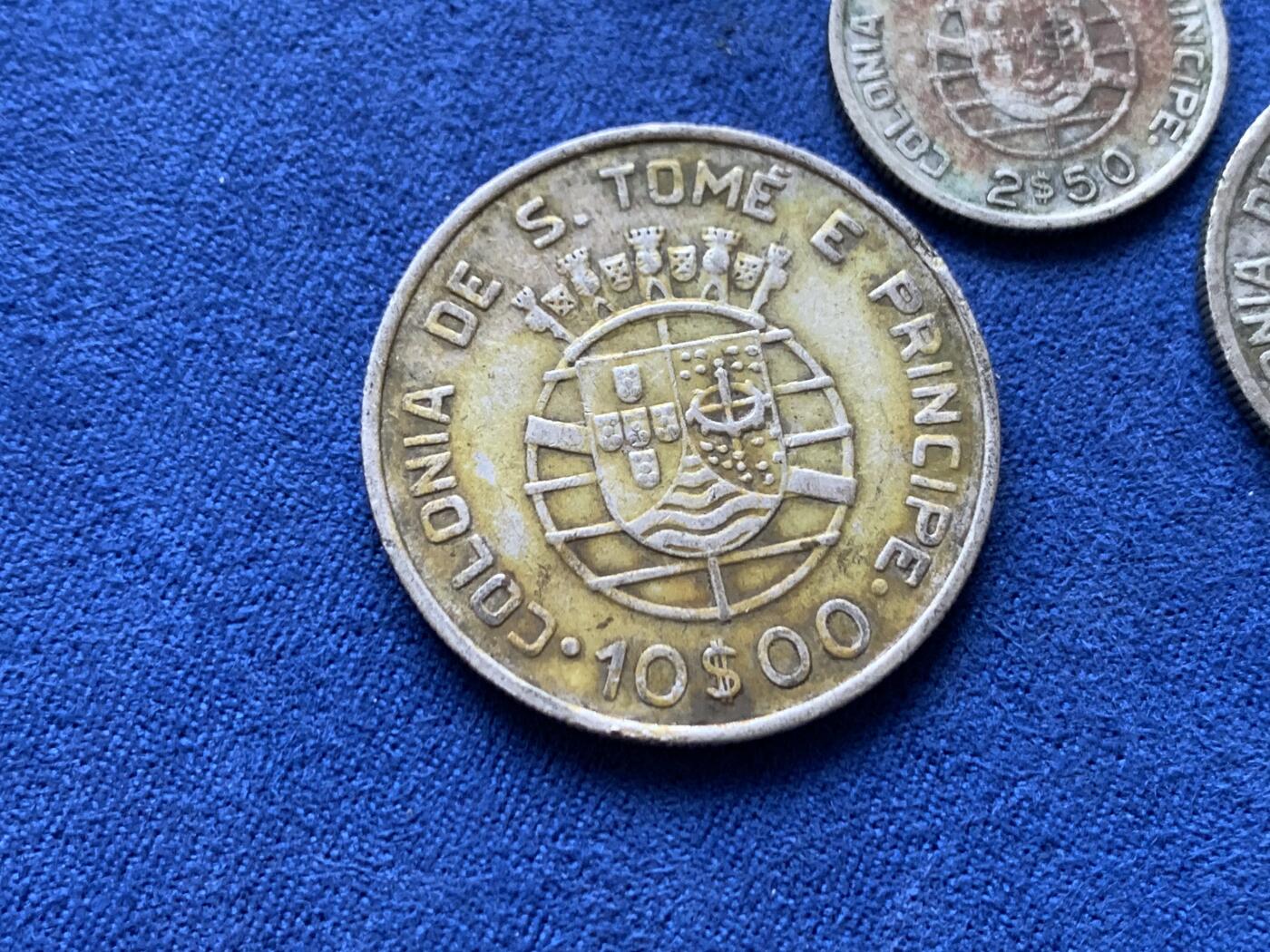 《竞宝斋》第470场 周日，周一，周二 3场连拍 （全场包邮）欢迎送拍 三枚一组 葡属圣多美和普林西比 1939年 10、5、2.5埃斯库多 银币 传世包浆 少见品种