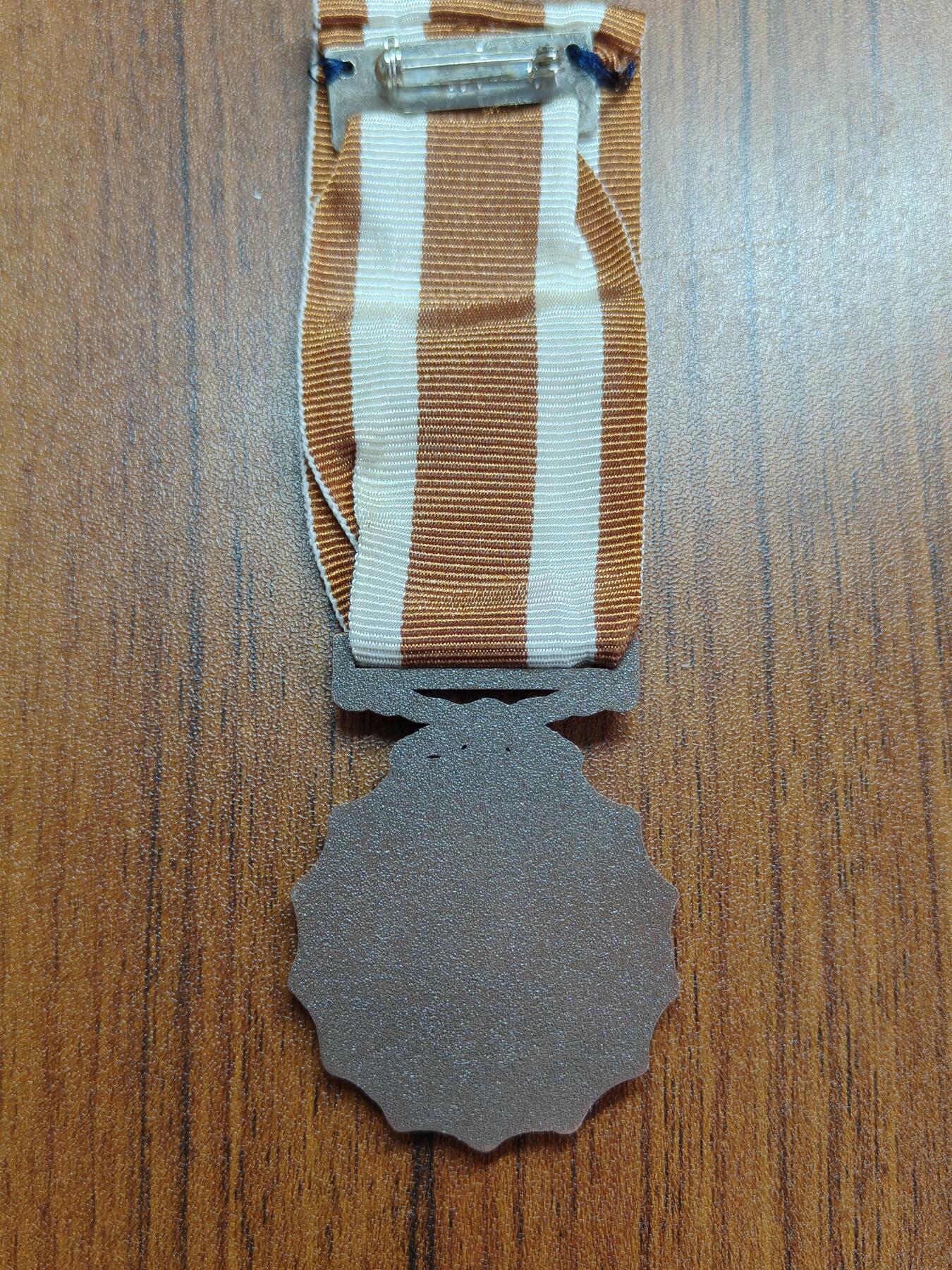 蜀地medal徽章收藏 春季精品拍场 莱索托王国铜级军事服役奖章 稀少 ，莱索托王国人口仅仅230万，军队更是少的可怜，仅有三千人余人，该章发行量可想而知