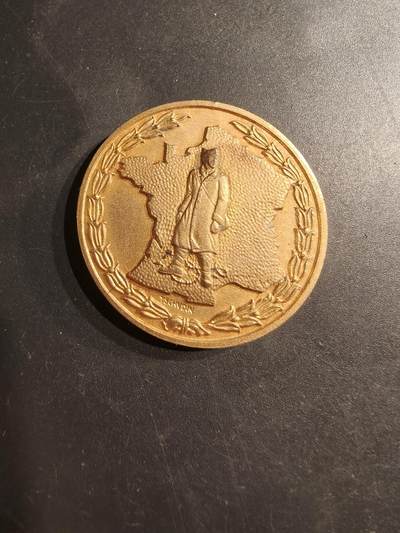 老王徽章第187期 - 法国二战战俘联合会镀金大铜章    直径42mm    重量40g