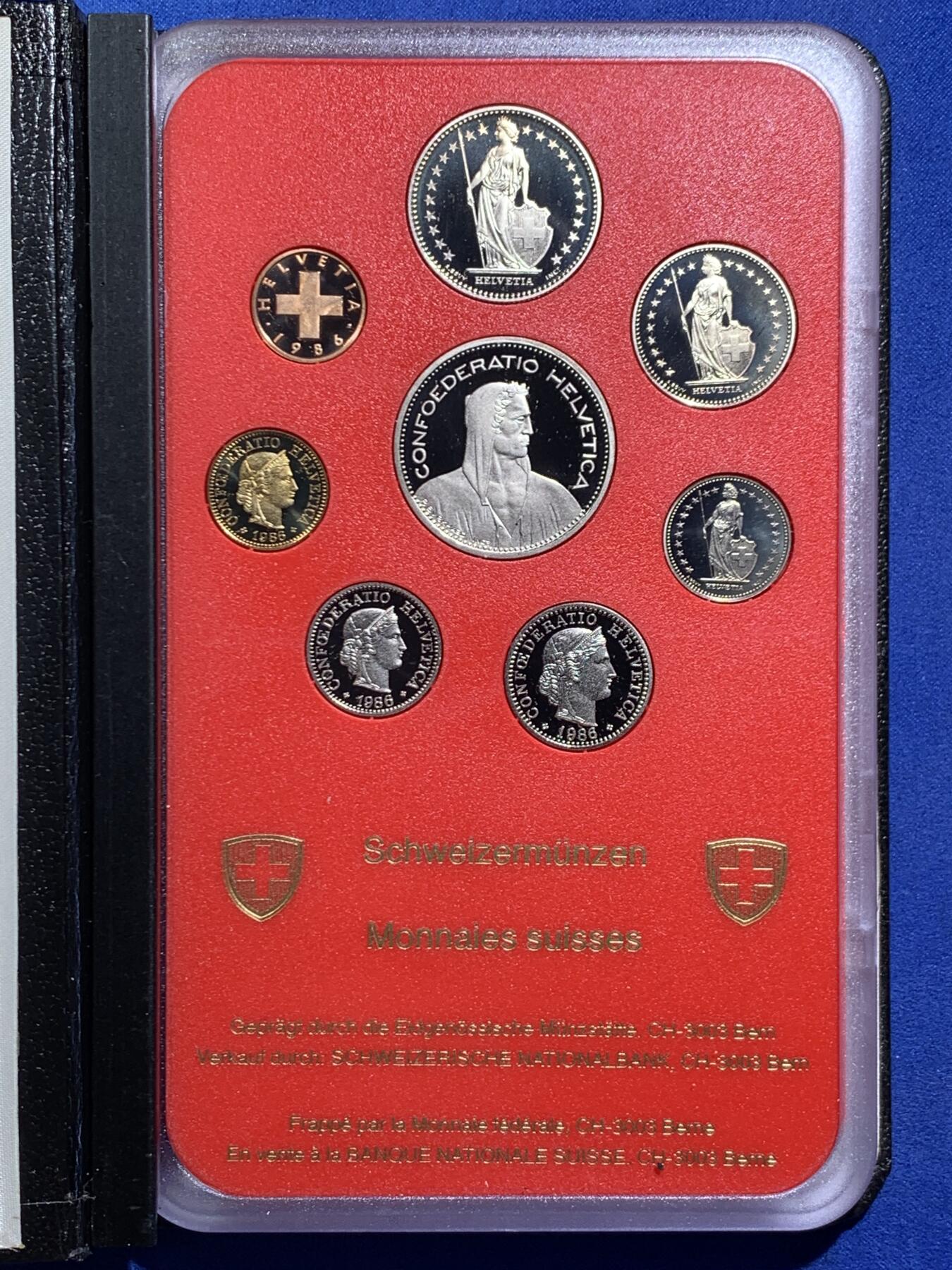 《竞宝斋》第470场 周日，周一，周二 3场连拍 （全场包邮）欢迎送拍 瑞士1986年精制套币 册装