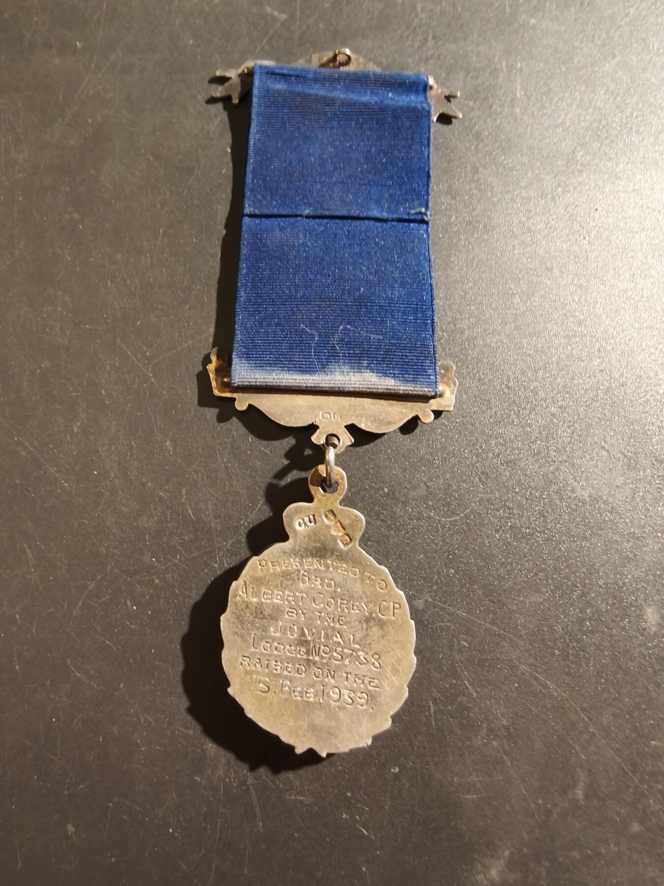 老王徽章第187期 英国皇家野牛兄弟会奖章   925银镀金珐琅    原盒     33.4g