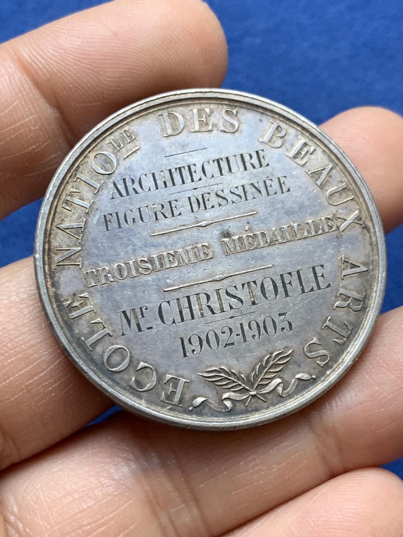 《竞宝斋》第470场 周日，周一，周二 3场连拍 （全场包邮）欢迎送拍 法国国家艺术银质奖章 高浮雕三女神 38.6克40.8mm 丰饶角银标 细节见图