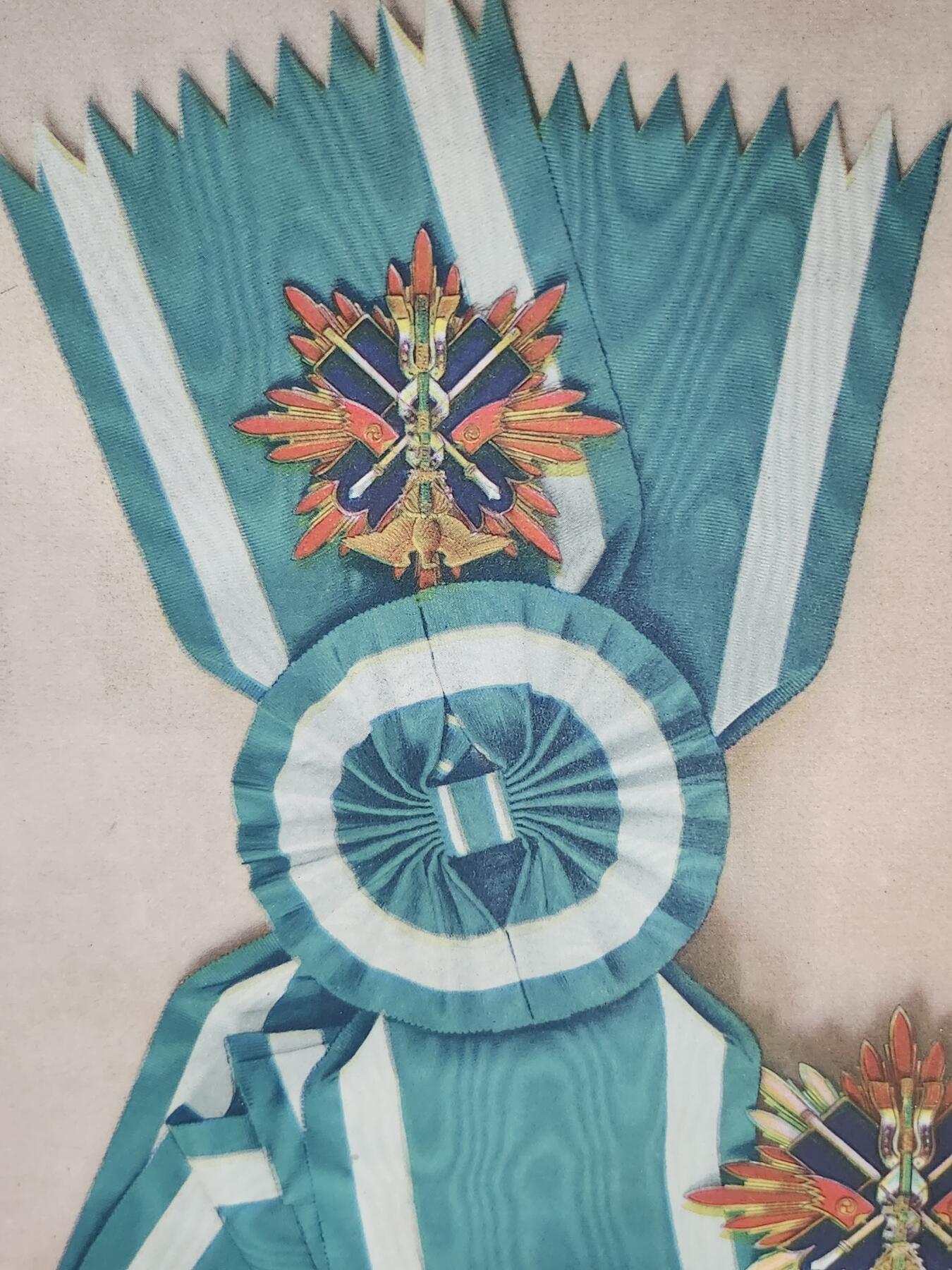 南水社第3次拍卖 春季专场 少年倶楽部附录 帝国勳章大鑑 昭和时期 日本勋章全彩图鉴图二为大小对比 有氧化老化折痕 