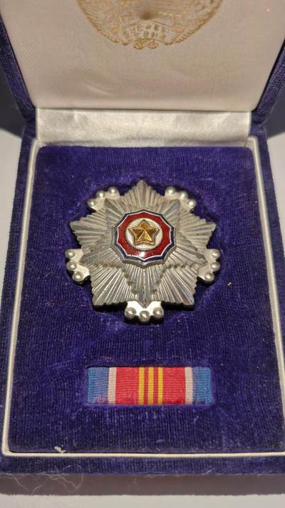 东亚勋章徽章主题拍卖 ⑨ - 朝鲜三级国旗（带盒带略