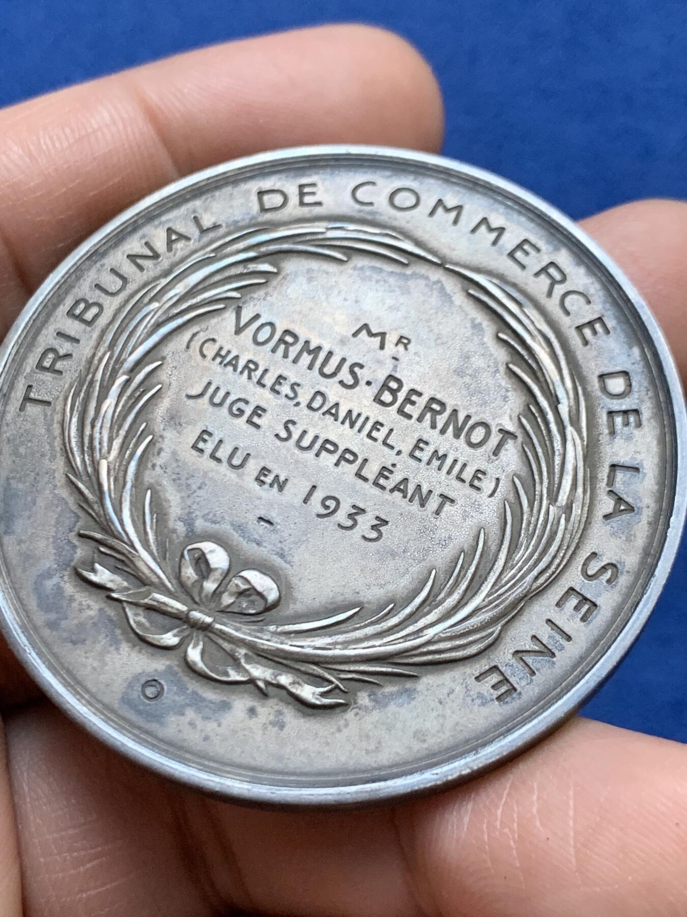 《竞宝斋》第470场 周日，周一，周二 3场连拍 （全场包邮）欢迎送拍 1933法国塞纳省商业法庭银章 59.25克 50.2mm 丰饶角2银标 带盒