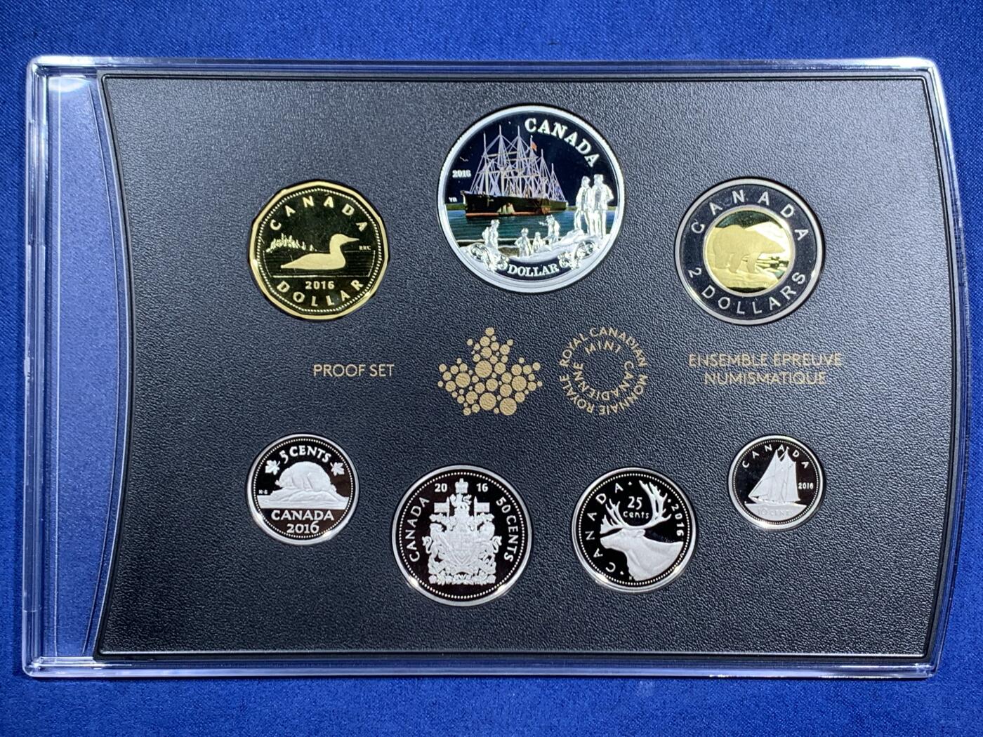 《竞宝斋》第470场 周日，周一，周二 3场连拍 （全场包邮）欢迎送拍 2016年加拿大皇家造币厂跨大西洋电缆150周年特别版精制银币套装，共7枚硬币，其中主币含23.17克纯银，整个亚克力表面模糊了，币状态保存不错的。含原盒证书