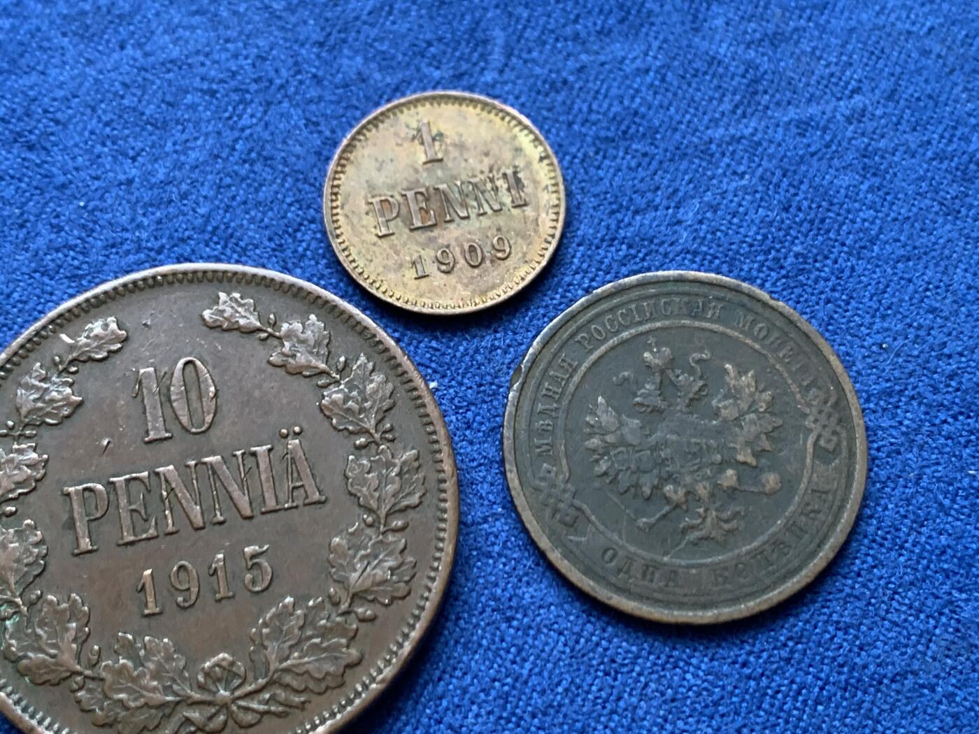 《竞宝斋》第470场 周日，周一，周二 3场连拍 （全场包邮）欢迎送拍 三枚一组 铜币：芬兰1909年1芬妮铜币，芬兰1915年10芬妮铜币，沙皇俄国1912年1戈比铜币