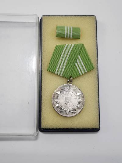 南水社第3次拍卖 春季专场 - 民主德国内政部忠诚服务银级奖章（20年） 原盒带略 品相完好