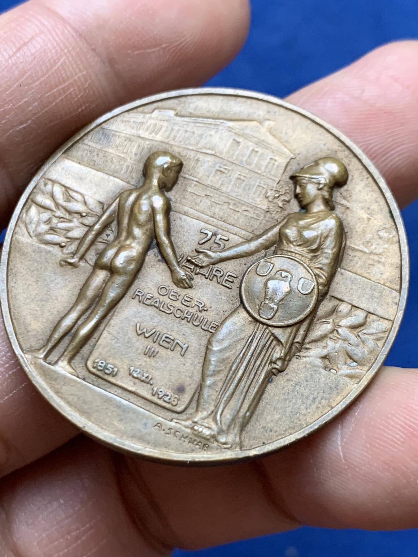 《竞宝斋》第470场 周日，周一，周二 3场连拍 （全场包邮）欢迎送拍 1926年维也纳第三高级实科中学建校75周年铜章 26.1克 40.2mm