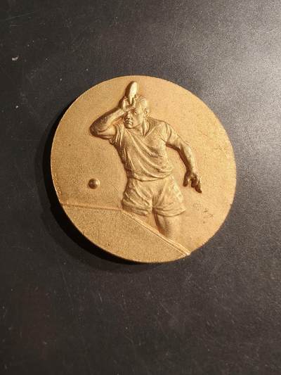 老王徽章第187期 - 法国乒乓球竞赛冠军镀金大铜章    直径50mm     重量58.6g