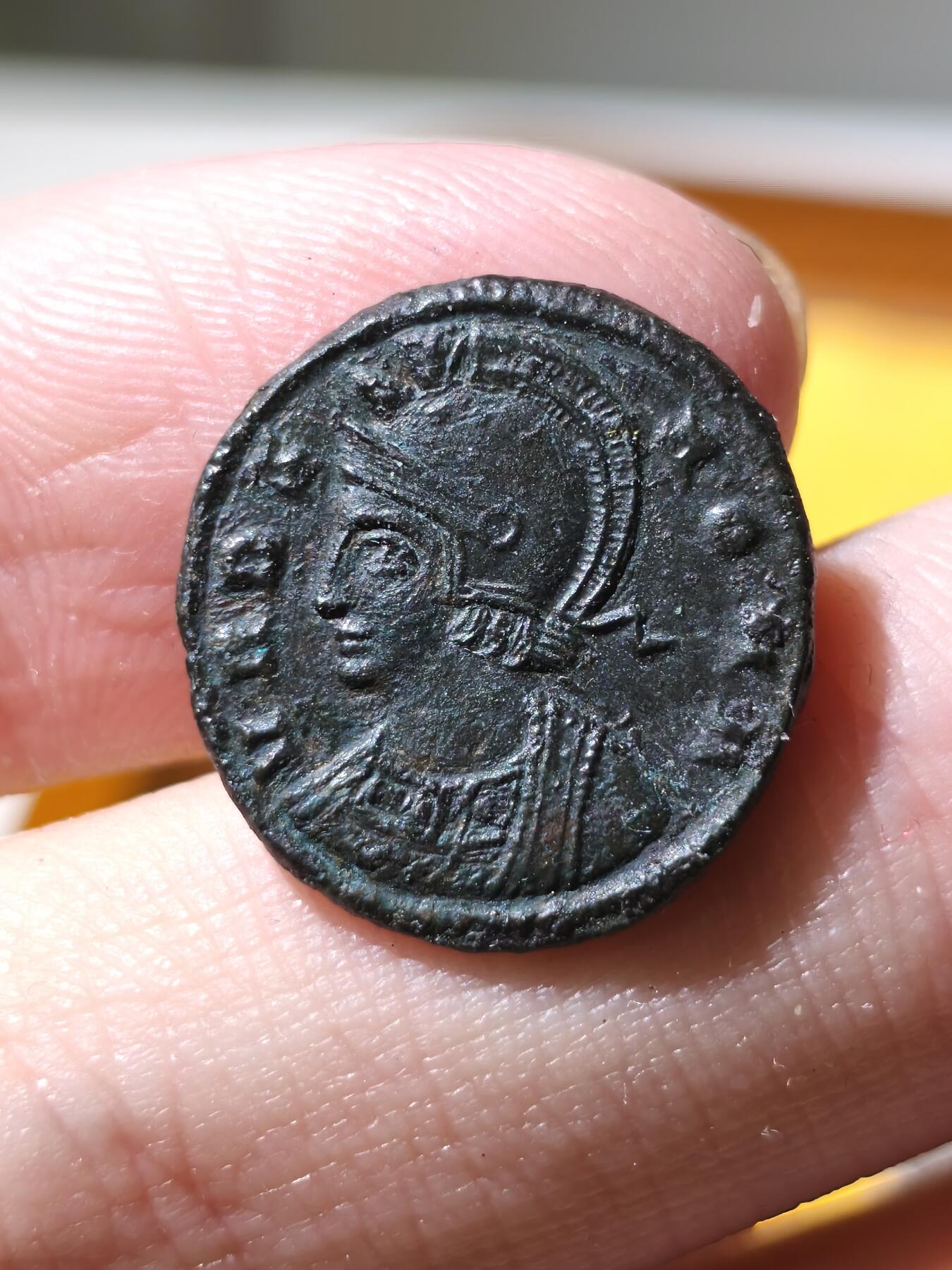 星盘世界钱币拍卖 美品！君士坦丁一世  公元306-337年在位。  正面：罗马头戴头盔的头像向右。  背面：母狼乳婴