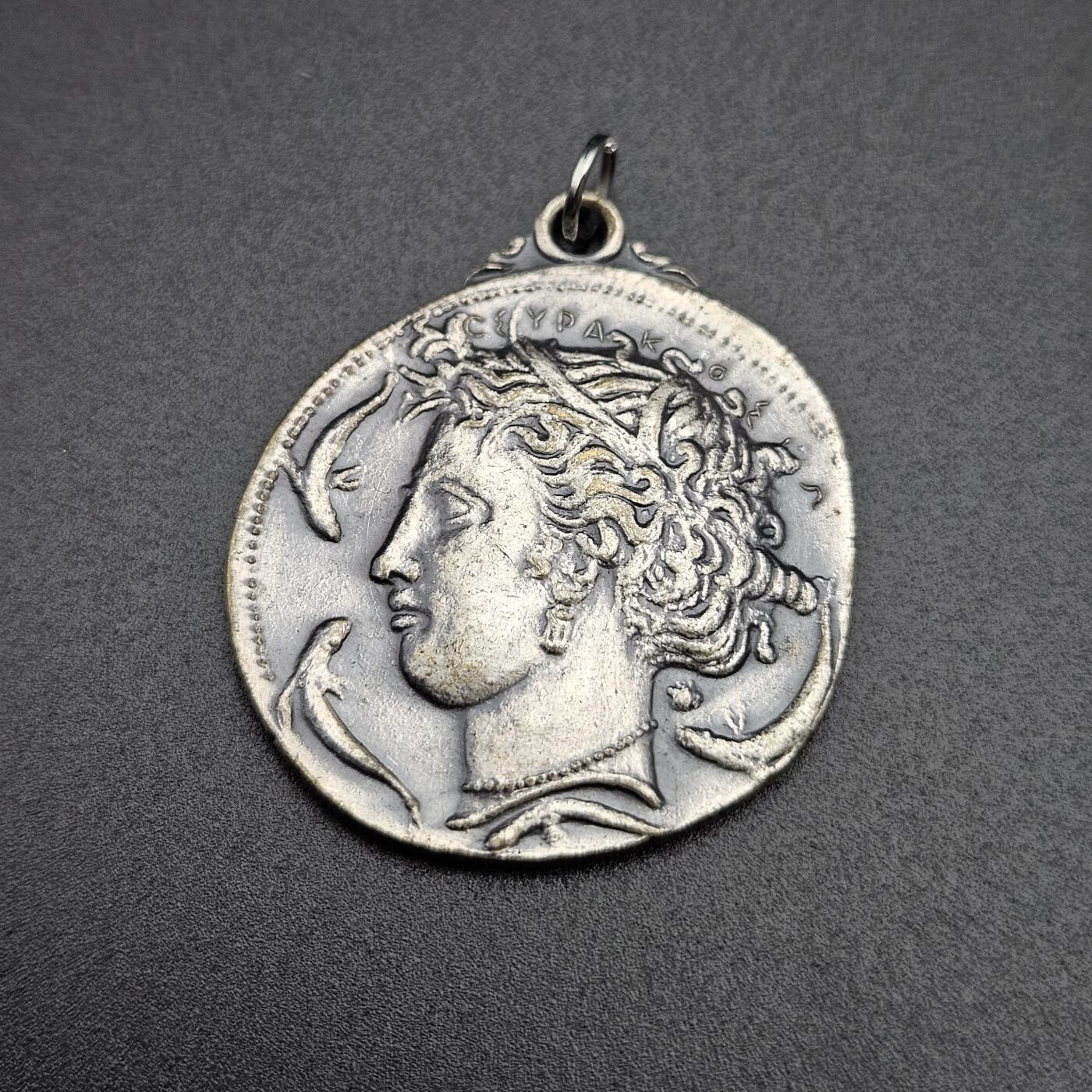 0元起拍勋章 第339期 咸鱼国勋章拍卖专场 3月18日（周三）下午6：00开始 日本旺文社徽章