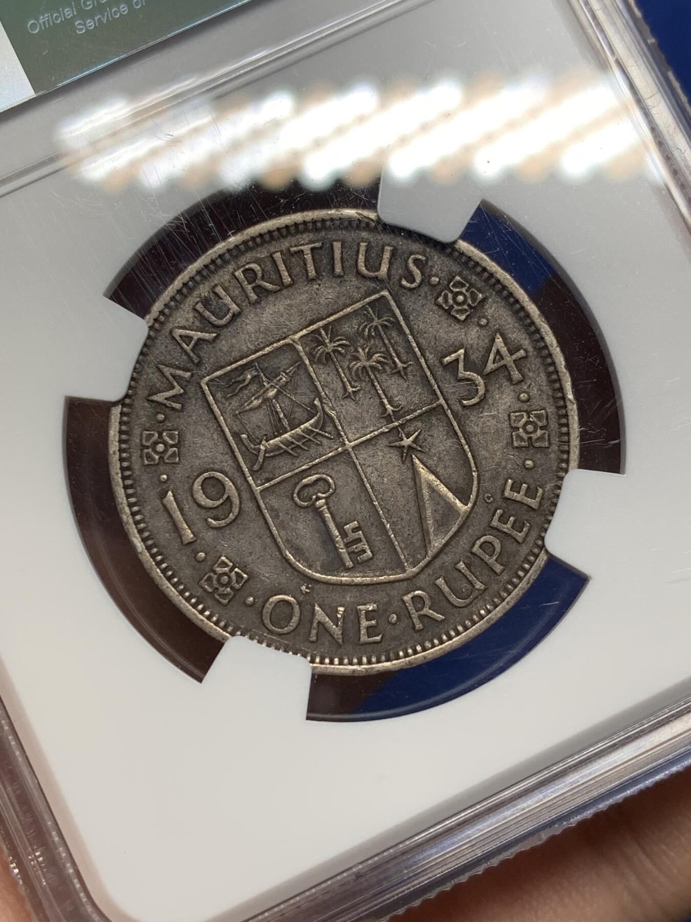 《竞宝斋》第470场 周日，周一，周二 3场连拍 （全场包邮）欢迎送拍 NGC XF45 印度洋岛国毛里求斯1934年1卢比银币，主币，乔治五世像，经典老版，发行量稀少，收藏价值高。币面细节清晰，包浆自然，品相不错。